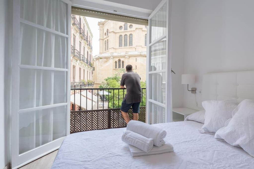Cathedral Suites مالقة الغرفة الصورة