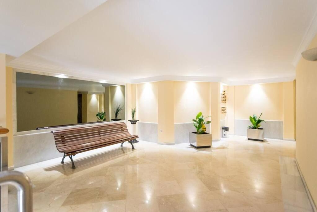 Cathedral Suites مالقة الغرفة الصورة