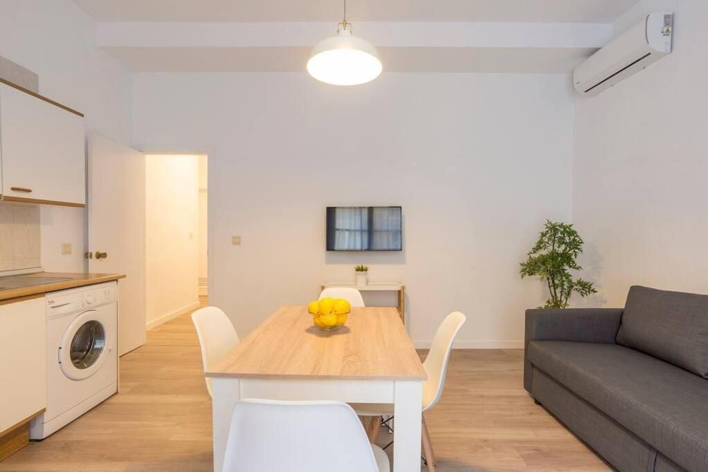 Cathedral Suites مالقة الغرفة الصورة