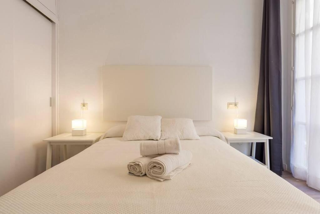 Cathedral Suites مالقة الغرفة الصورة