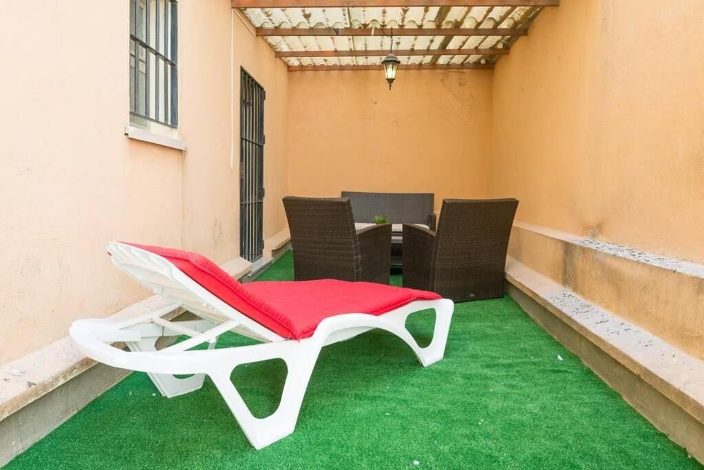 Cathedral Suites مالقة الغرفة الصورة