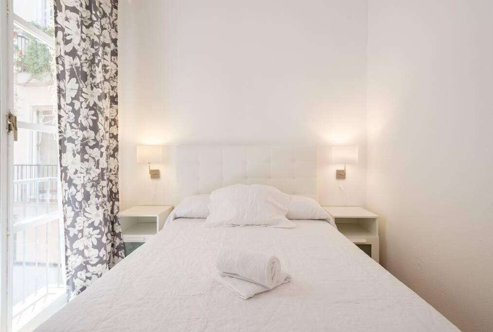 Cathedral Suites مالقة الغرفة الصورة