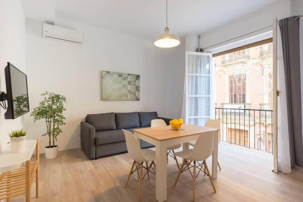 Cathedral Suites مالقة الغرفة الصورة